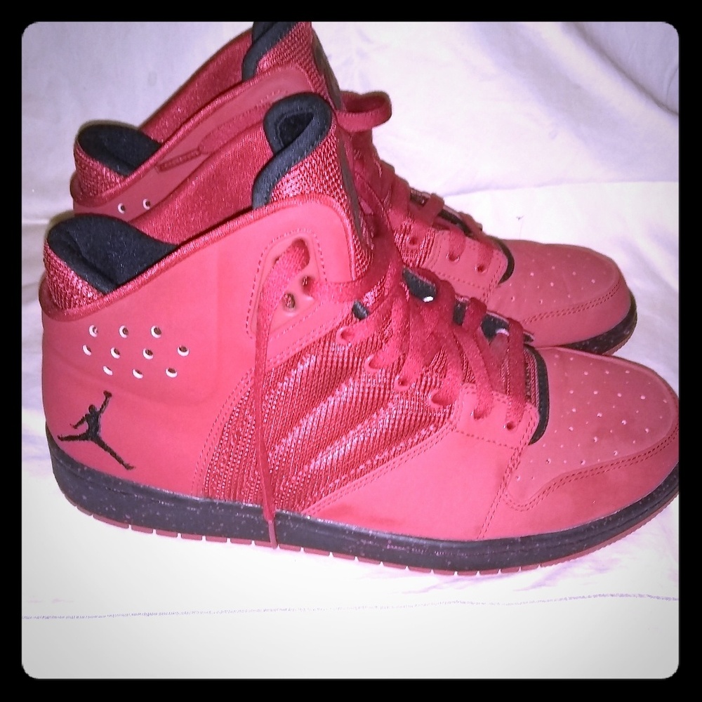 Men's athletic shoes